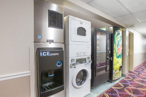 Super 8 by Wyndham Natchitoches image 1