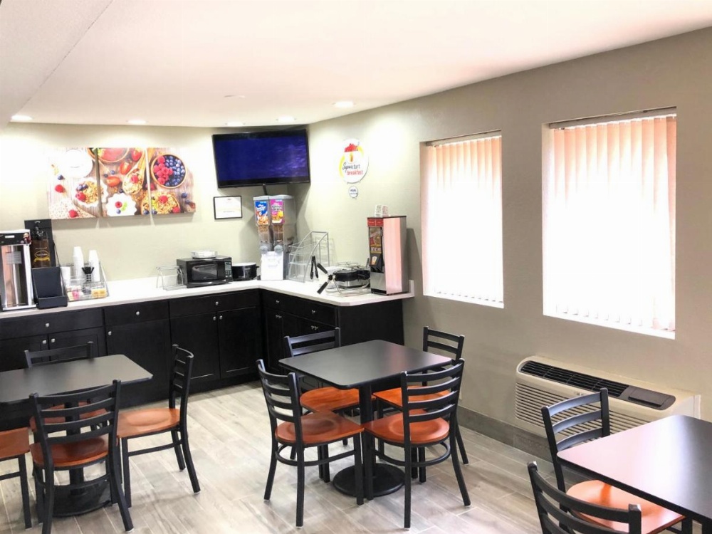 Super 8 by Wyndham Natchitoches Image 20