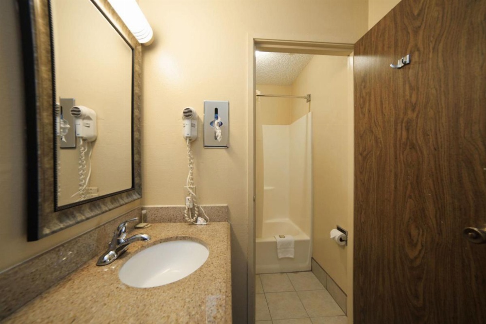 Super 8 by Wyndham Natchitoches Image 22