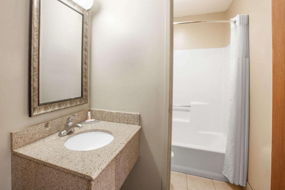 Super 8 by Wyndham Natchitoches Image 34